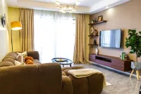 Chic Loft steps from Yaya Center | Pool + gym