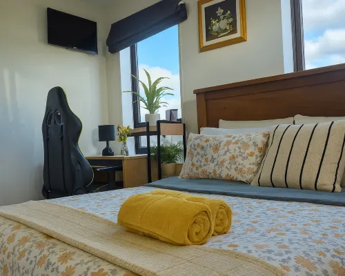 Stylish Suite Near Airport | Pvt Bath + Parking 롤레스톤 호텔