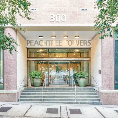 21st Floor Cozy Condo at the Center of DT ATL