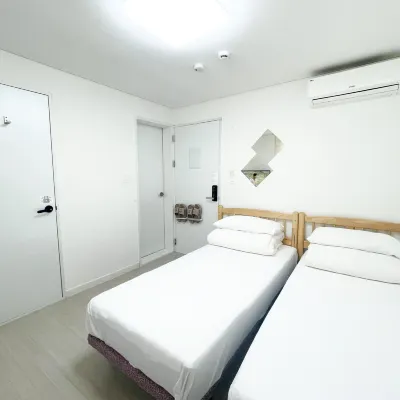 Koin Guesthouse Incheon airport Отели рядом с достопримечательностью «Храм Янгунгса»