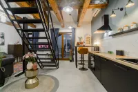 Lumina spacious 2-levels apart - 民宿