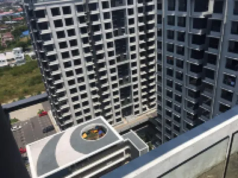 Four season Condo/3 Rooms/4 min to Airport