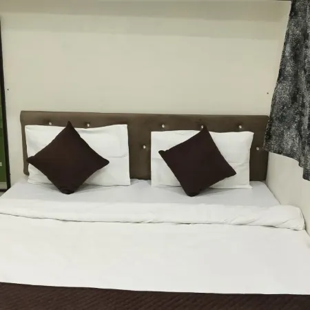 Shreeji Kashidham Отели рядом с достопримечательностью «Маникарника»