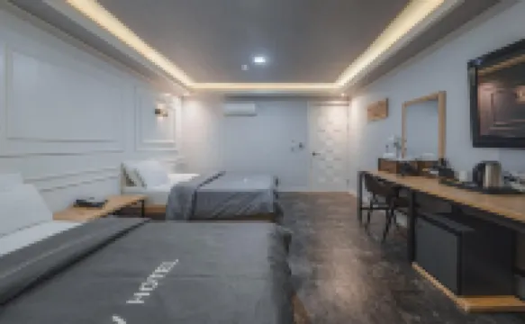 Hotel V