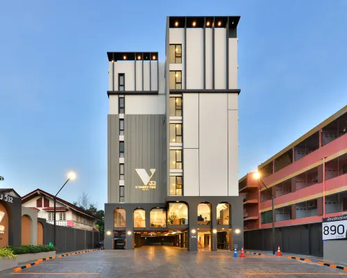 V32 Hotel 짜뚜짝 주변 호텔
