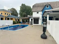 Lot 1086 - A'famosa Pool Projector KTV Moments Villa -  Holiday Villas