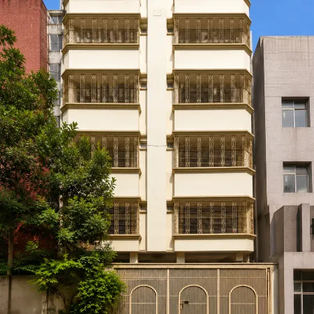 Entire Designer Apt+Free Airport Pickup+Discount