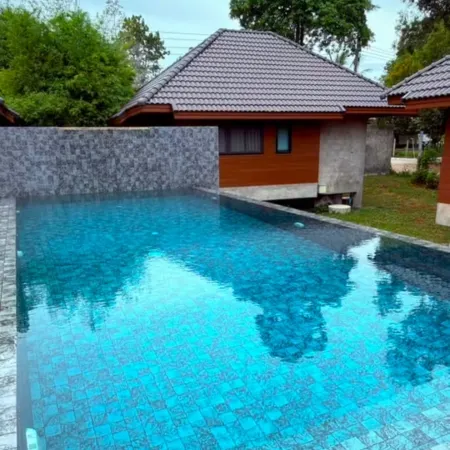 No 9 Poolside bungalows Woktum