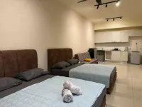 Cozy Nest 4-5pax Studio Near UTM/ Paradigm/ JB - parking