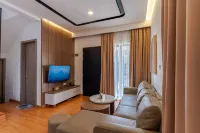 Kyzen - Modern 4BR Family Home w/ Private Garden - New
