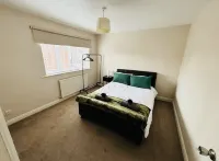 4BR 2BA+2WC | WiFi | Driveway | 7 Beds | Bolton - parking