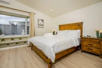 Modern Luxury in San Gabriel Valley Retreat