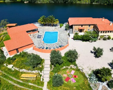 Encontro no Rio Hotels in Tabua