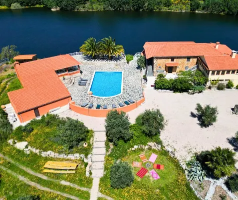 Encontro no Rio Hotels in Tabua