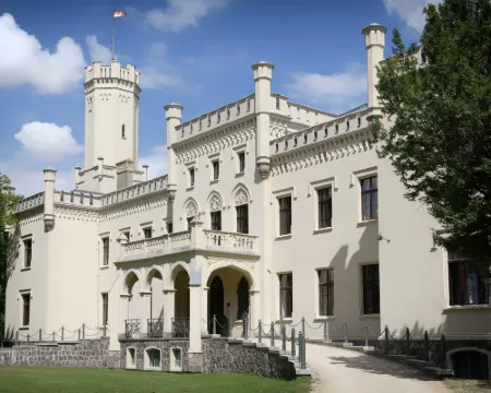 Romantik Hotel Schloss Reichenow Hotels in Markisch-Oderland