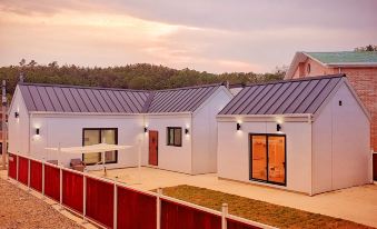 Sokcho Yangyangsae Beach {Dokchae Pension Agijagi} Independent Barbecue Area, Kids Pool