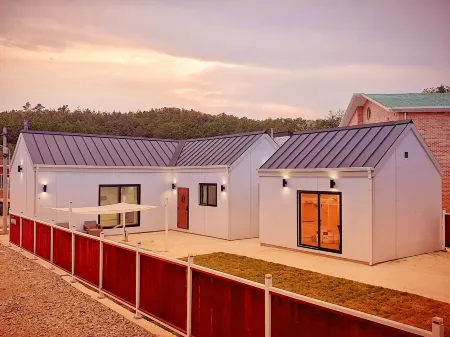 Sokcho Yangyangsae Beach {Dokchae Pension Agijagi} Independent Barbecue Area, Kids Pool