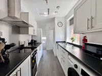 Brandon Grove Stay | Sleeps 6 by Week2Week