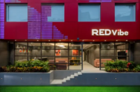 Hotel Redvibe-A Unit of RVS Groups فنادق في 