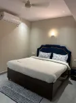Modern Cozy 1BHK Studio, King Bed & Kitchenette