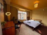 Sunny Side Up top-floor apartment -  Ferienwohnungen