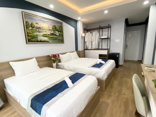 Home Away Homestay - Do Quang Dau