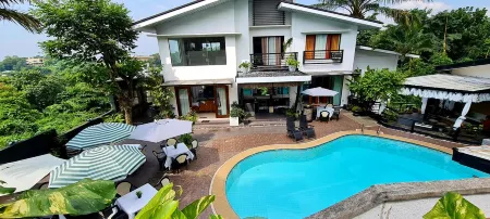 Date and Dine Residences Отели в г. Тейтей