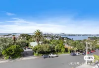 HomeBase Auckland Free Parking Self Check-in Family & Long Stay Friendly - homestay