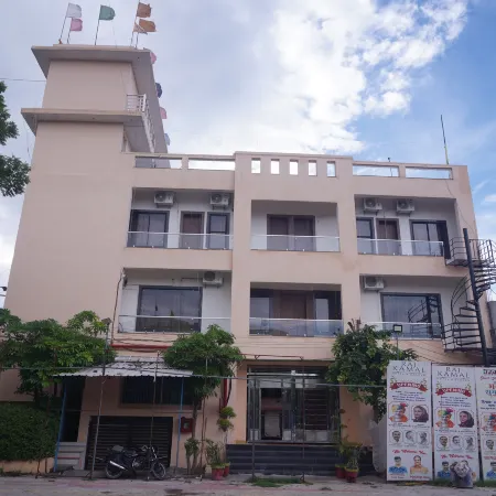 Raj Kamal Hotel & Garden