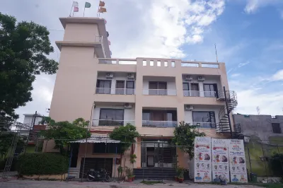 Raj Kamal Hotel & Garden Hotel a 