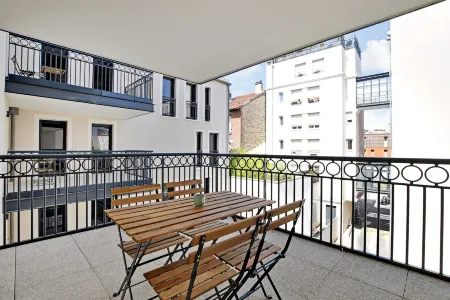 Elegant Appt - 2BDR/6P - Near Paris & La Défense Отели в г. Сюрен