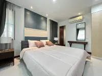Content Living Hotels in Ban Waen