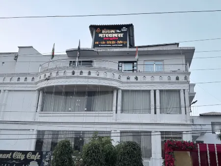 HOTEL THE MARVELLOUS Отели в г. Джханси