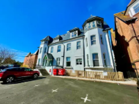 Sea View 2-Bed Family Apt w/ Free Gym & Parking