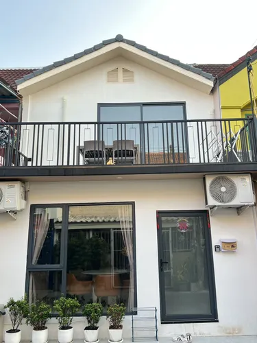 รูปภาพของLuxury townhouse with 3 bedrooms and 3 bathrooms in the city center