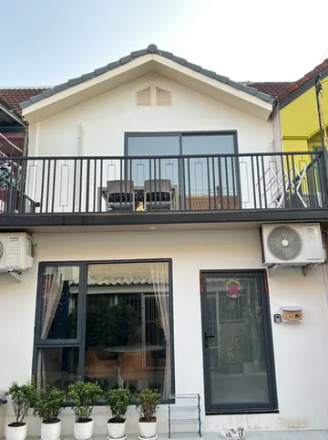 รูปภาพของLuxury townhouse with 3 bedrooms and 3 bathrooms in the city center