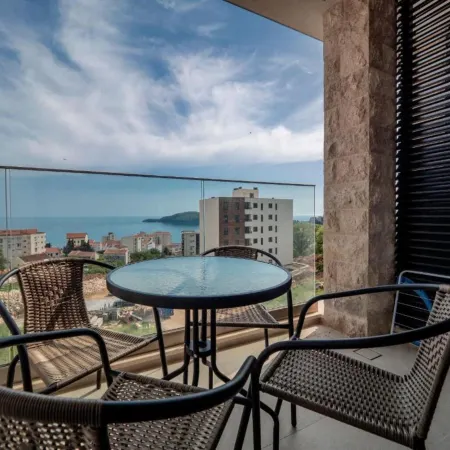 Horizon Jane one bedroom apartment with pool