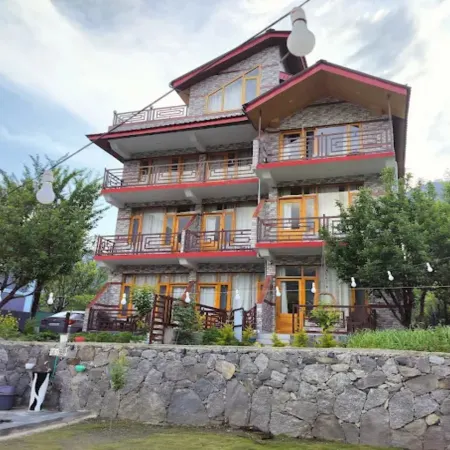 Mountainshack Riverside Stay & Cafe