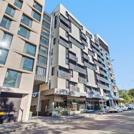 Urban Studio Retreat | Melbourne CBD Living - C27