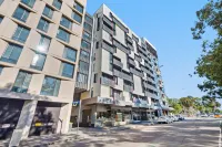 Urban Studio Retreat | Melbourne CBD Living - C27