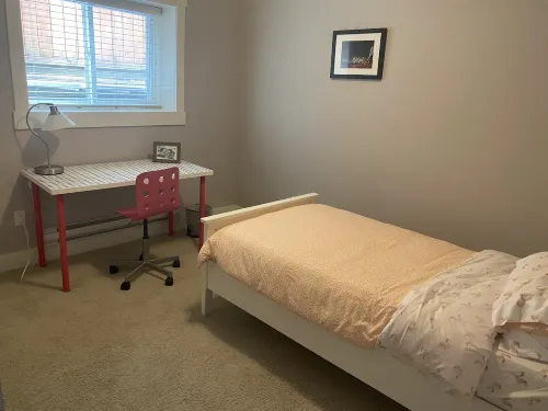 Cozy and Homey 2 BR Suite - Bathtub