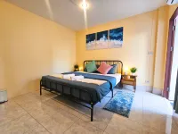 Ubuntu Live Boutique Hostel & Rooms - Hostels