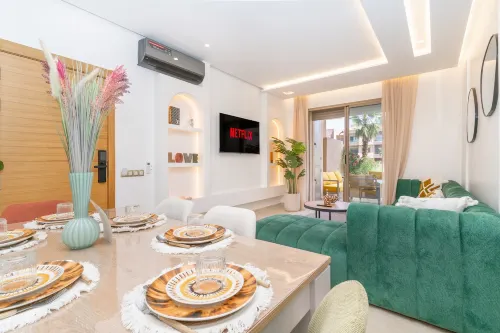 3 bedrooms, large pool, private garden - 2성급