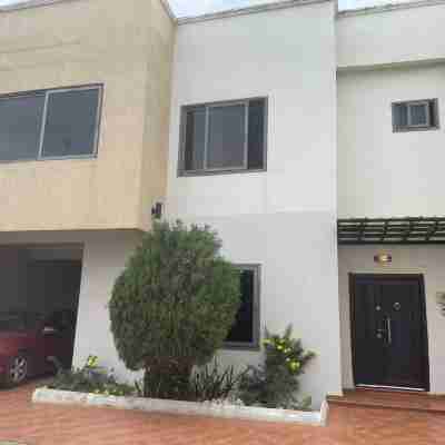 3 Bdrm city view @ Dzorwulu with a pool Hotel Exterior