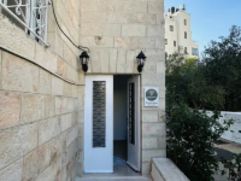 olive tree hostel ラマッラのホテル