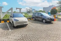Hotel O near Plaza Ambarrukmo Yogyakarta formerly Wisma Arya 2 - parking