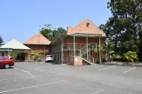 Golf Place Inn Wollongong Hotel di Oak Flats