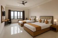 TGR Hotel فنادق في Mundra