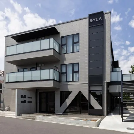 SYLA TERRACE KAMAKURA Отели рядом с достопримечательностью «Железнодорожный вокзал Офуна»