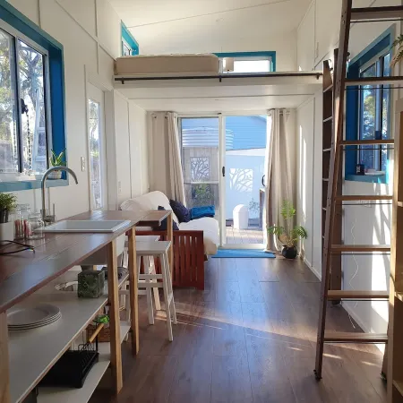 Blue Orchid Tiny House Отели в г. Клэр
